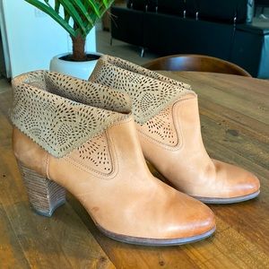 Ugh Thames Seaweed Tan and Gold Perforated Genuine Leather Booties Size 11